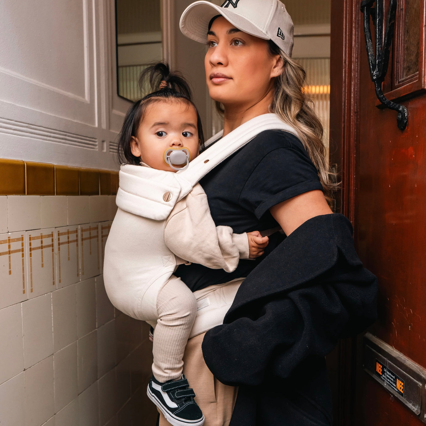 Baby carrier - Bonding